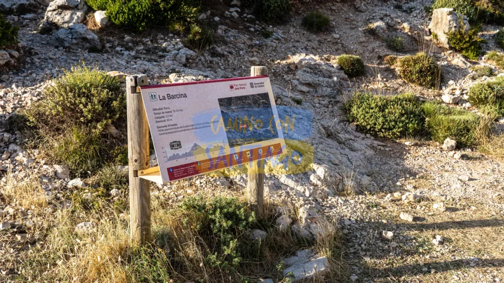 Panel explicativo de la ruta a La Barcina